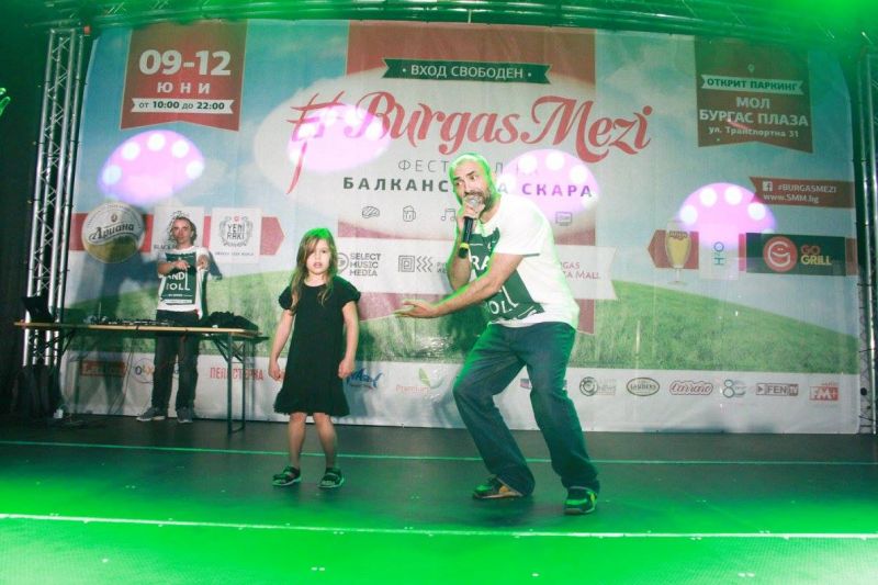 Вижте снимки от уникалния БГ концерт на фестивала вчера, хиляди дойдоха в последния ден на „Бургас мези“ (Снимки) - E-Burgas.com